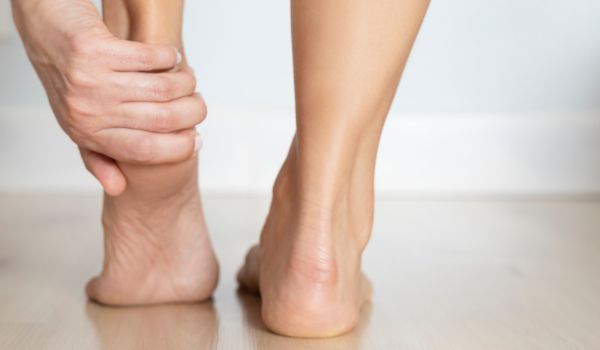 Få behandling af hælesporer af dygtig lægeeksamineret fysiurgisk Massør med 16 års erfaring